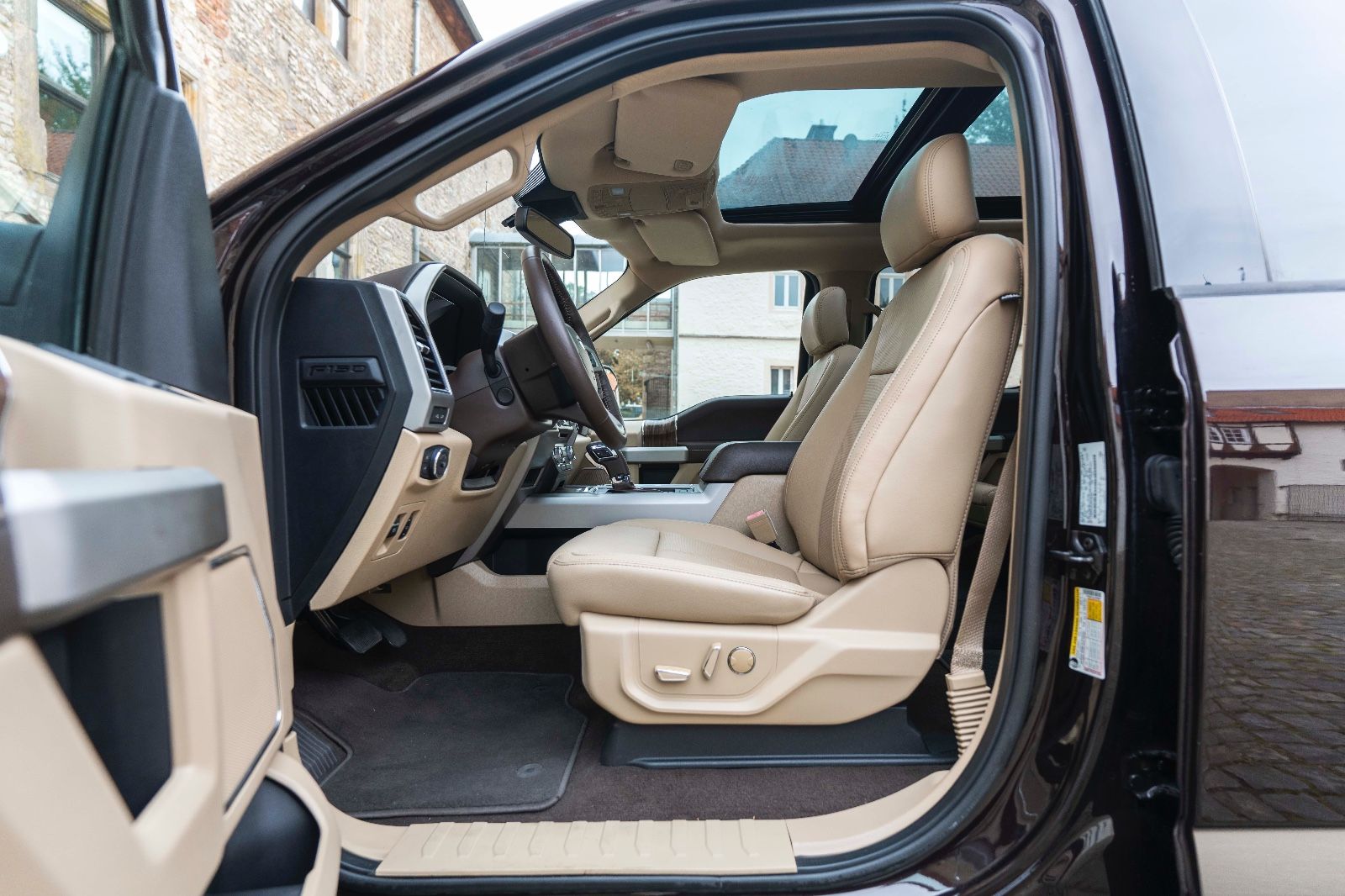 Fahrzeugabbildung Ford F 150 LARIAT 5.0L B&O AHK TOTW 360° PANO SHZ/K