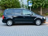 Volkswagen Touran Trendline/SHZ/KLIMA/PDC/TEMPOMAT/8FACH/ - Gebrauchtwagen in Mannheim bis 5.000 Euro