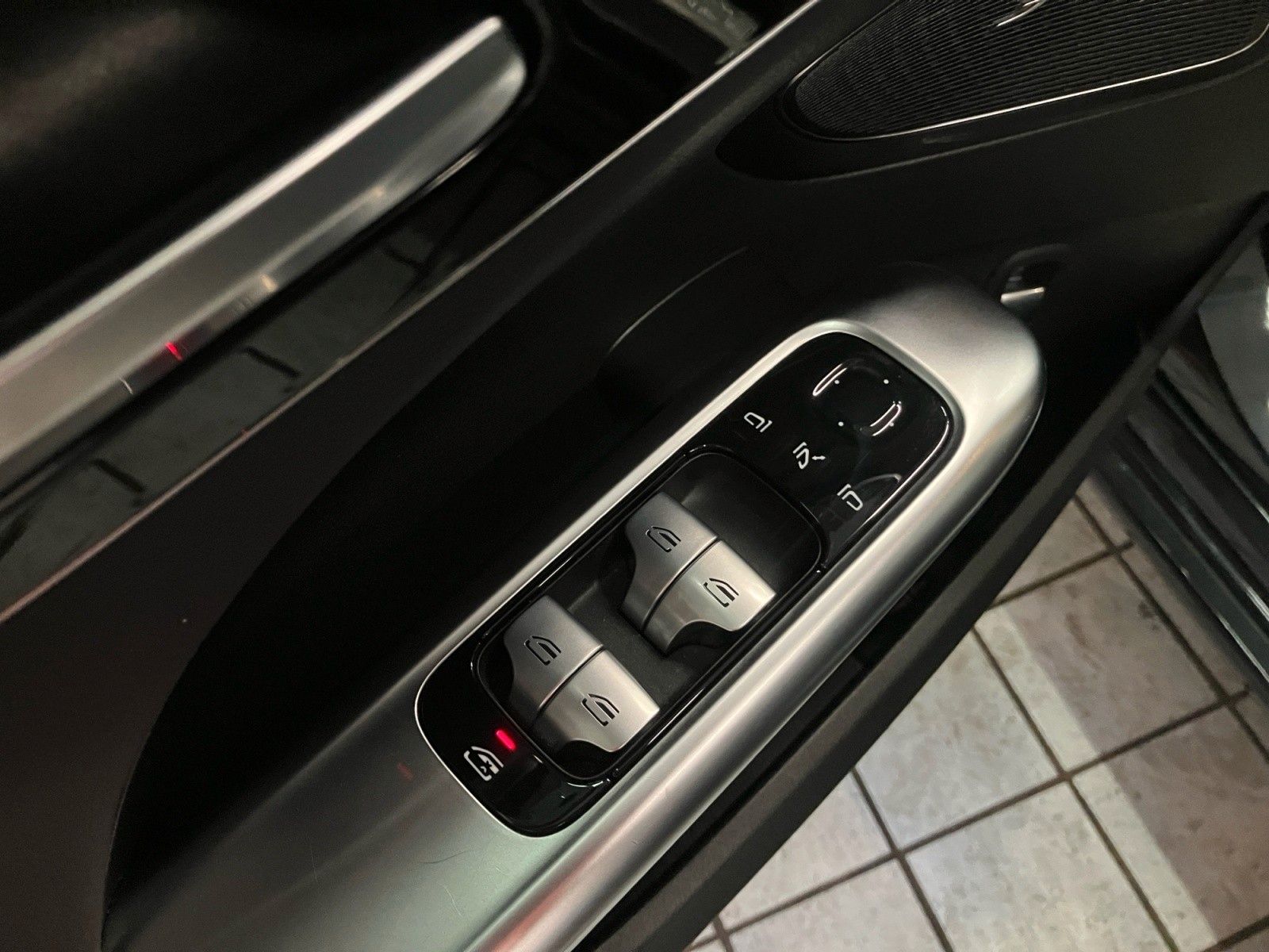 Mercedes-Benz C 300 - Bild 12