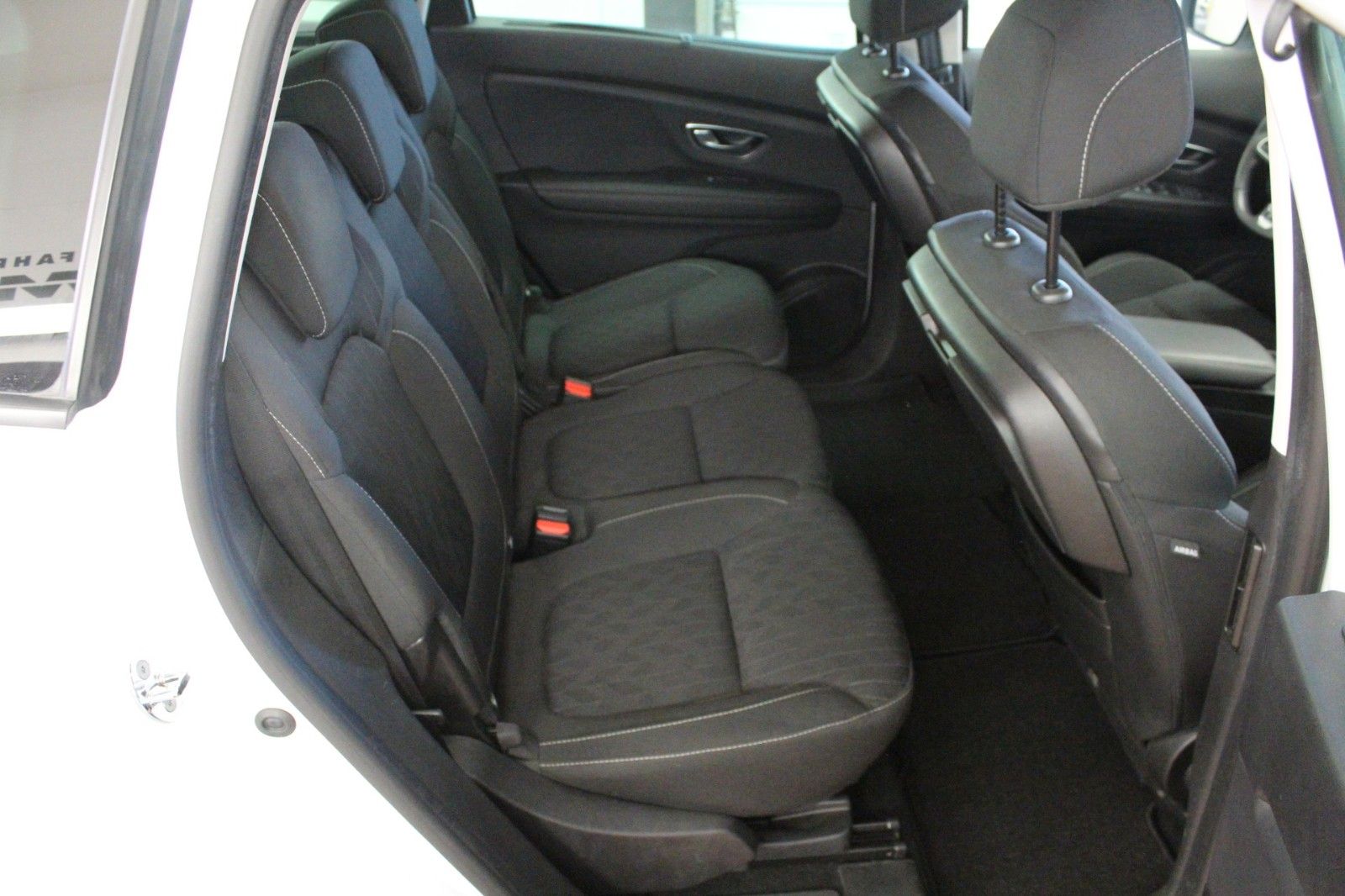 Fahrzeugabbildung Renault Grd Scenic Tce 140 Deluxe*R-Link*Sitzhzg*