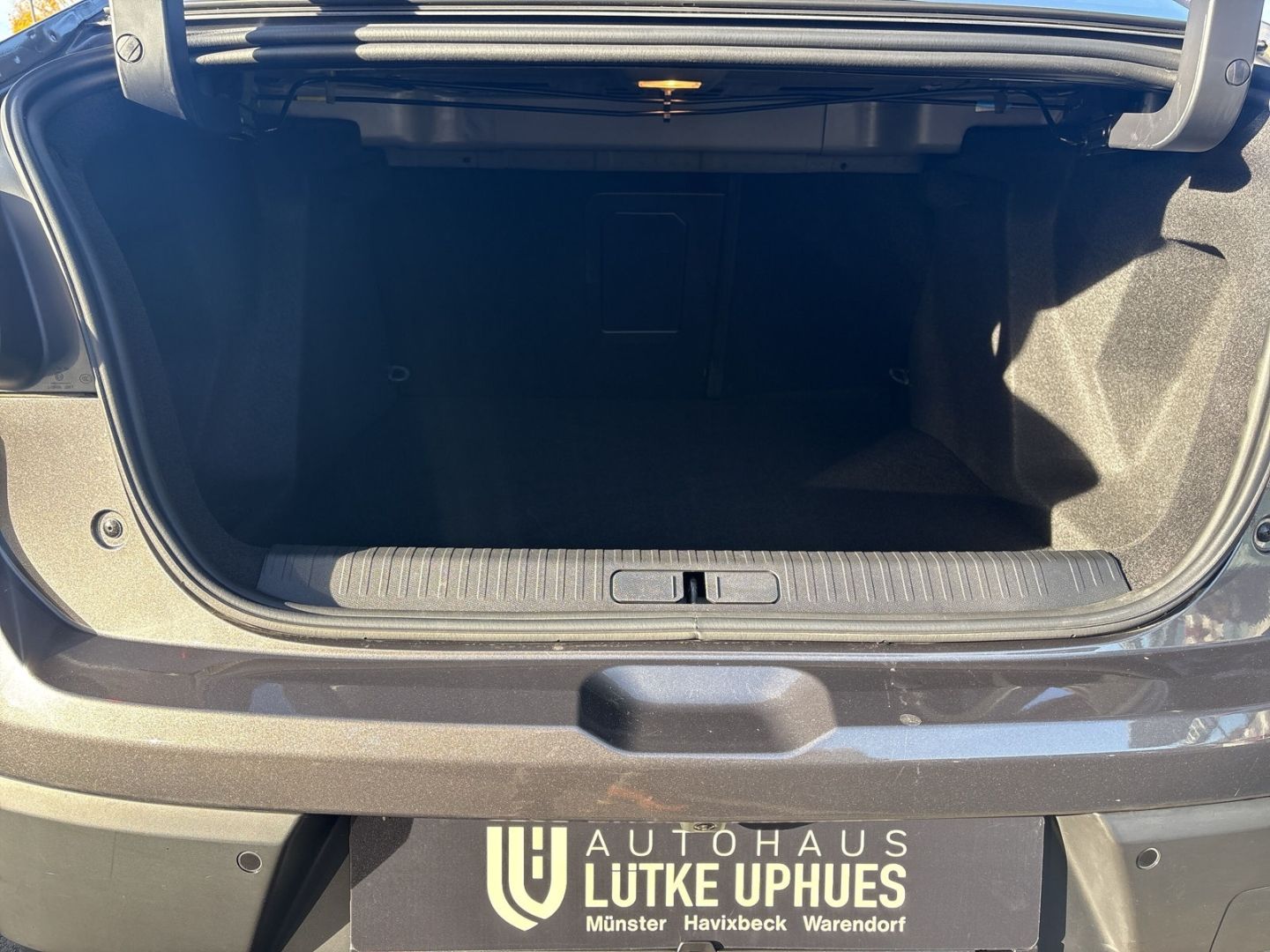 Fahrzeugabbildung Citroën C4 X PureTech 130 S&S EAT8 Shine HUD Navi Digita