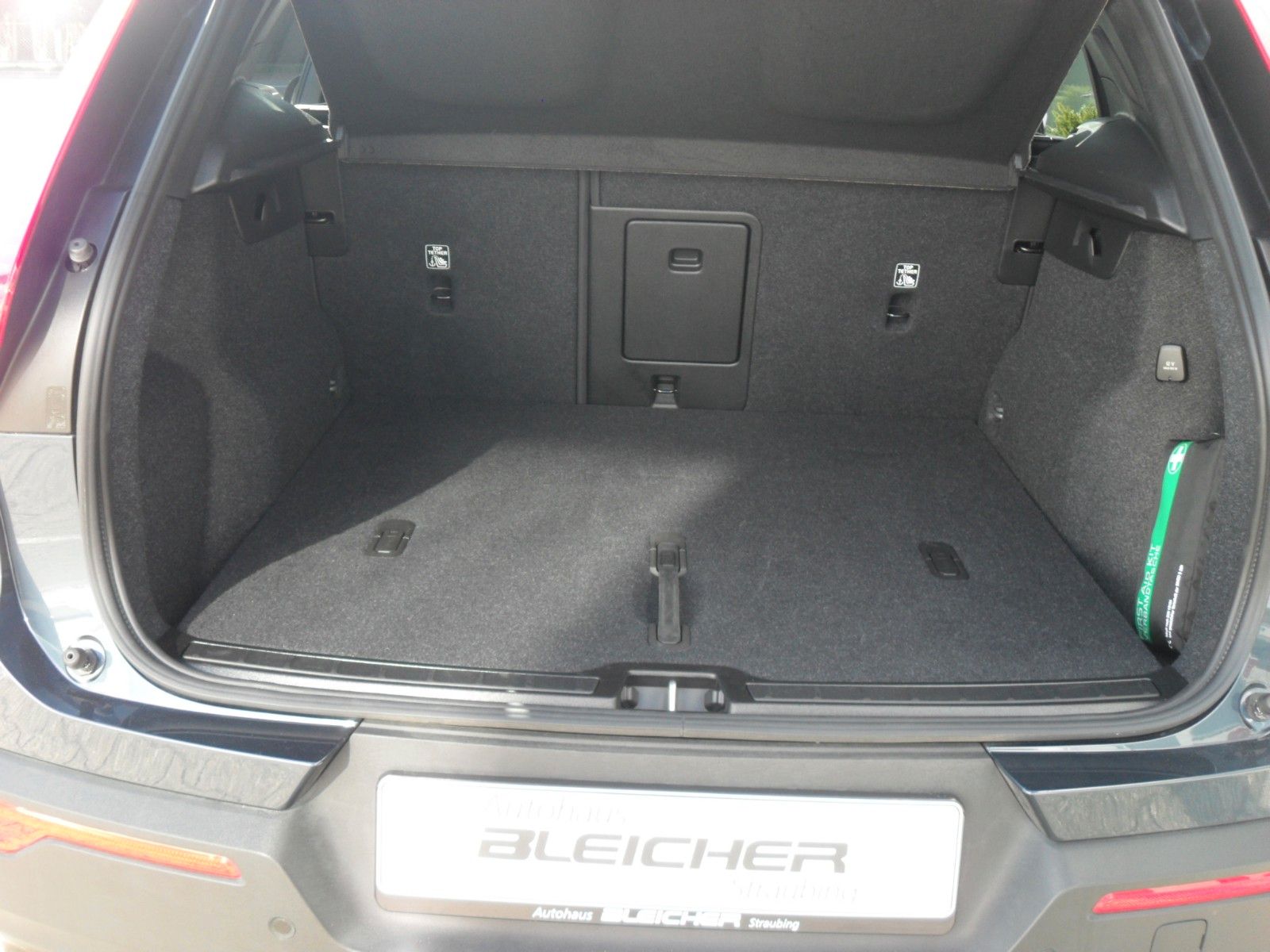 Fahrzeugabbildung Volvo XC 40 Ultra Dark 2WD