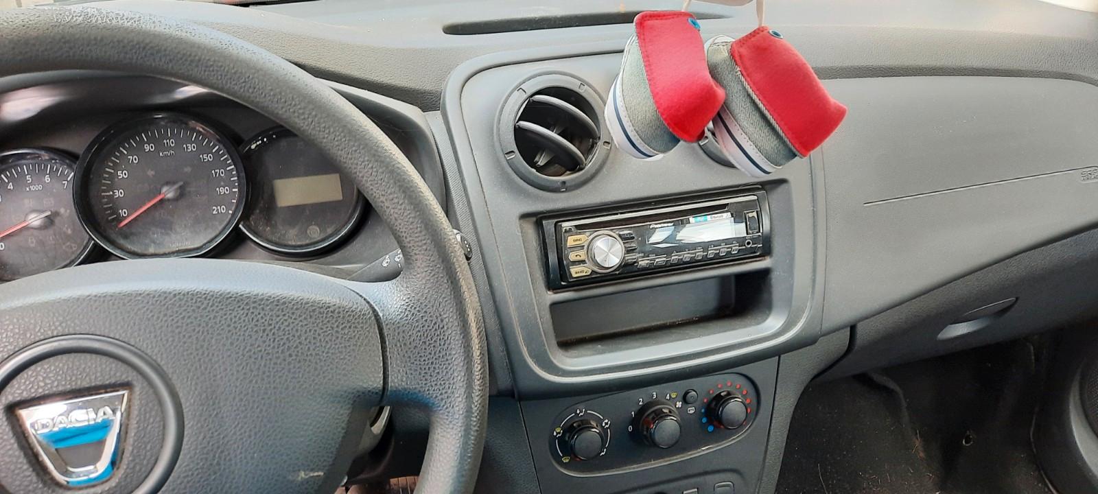 Dacia Logan 2015 — interior