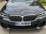 BMW 530i xDrive Touring M-Sportpaket - mit Benzin-Antrieb: Grau, Kombi, Sportpaket