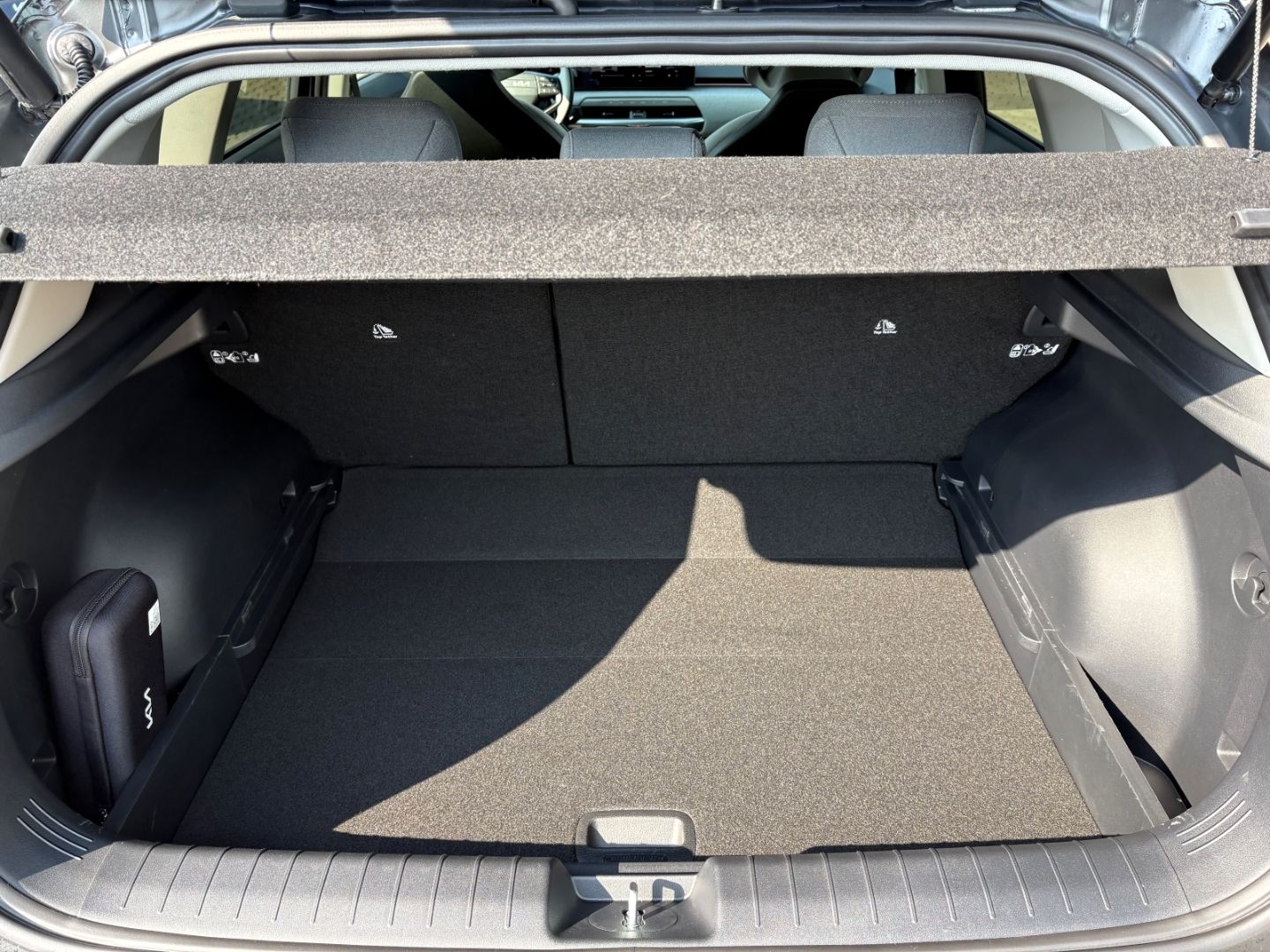Fahrzeugabbildung Kia EV4 150 kW Earth NotBremsAss Leder 360°Kamera
