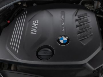 Fahrzeugabbildung BMW 520d SportLine Kamera Panorama HUD H/K AHK LED