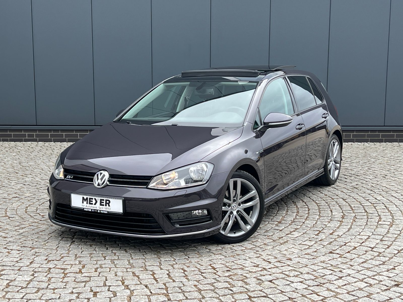 Fahrzeugabbildung Volkswagen Golf VII R-Line 1.4 TSI DSG Lounge *AHK, Navi, P