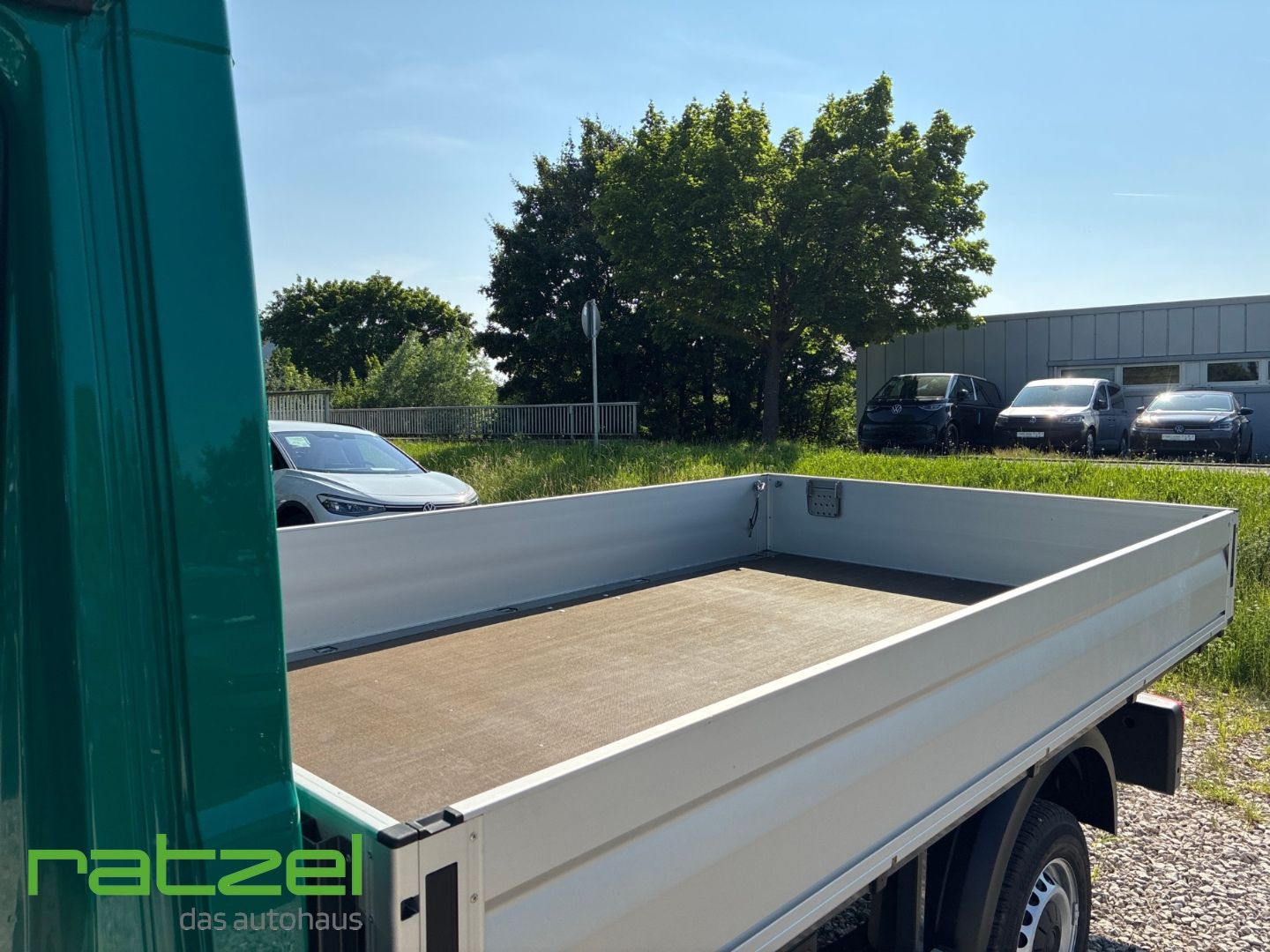 Fahrzeugabbildung Volkswagen Crafter 35 Pritsche MR AHK+Klima+Allwetterreifen