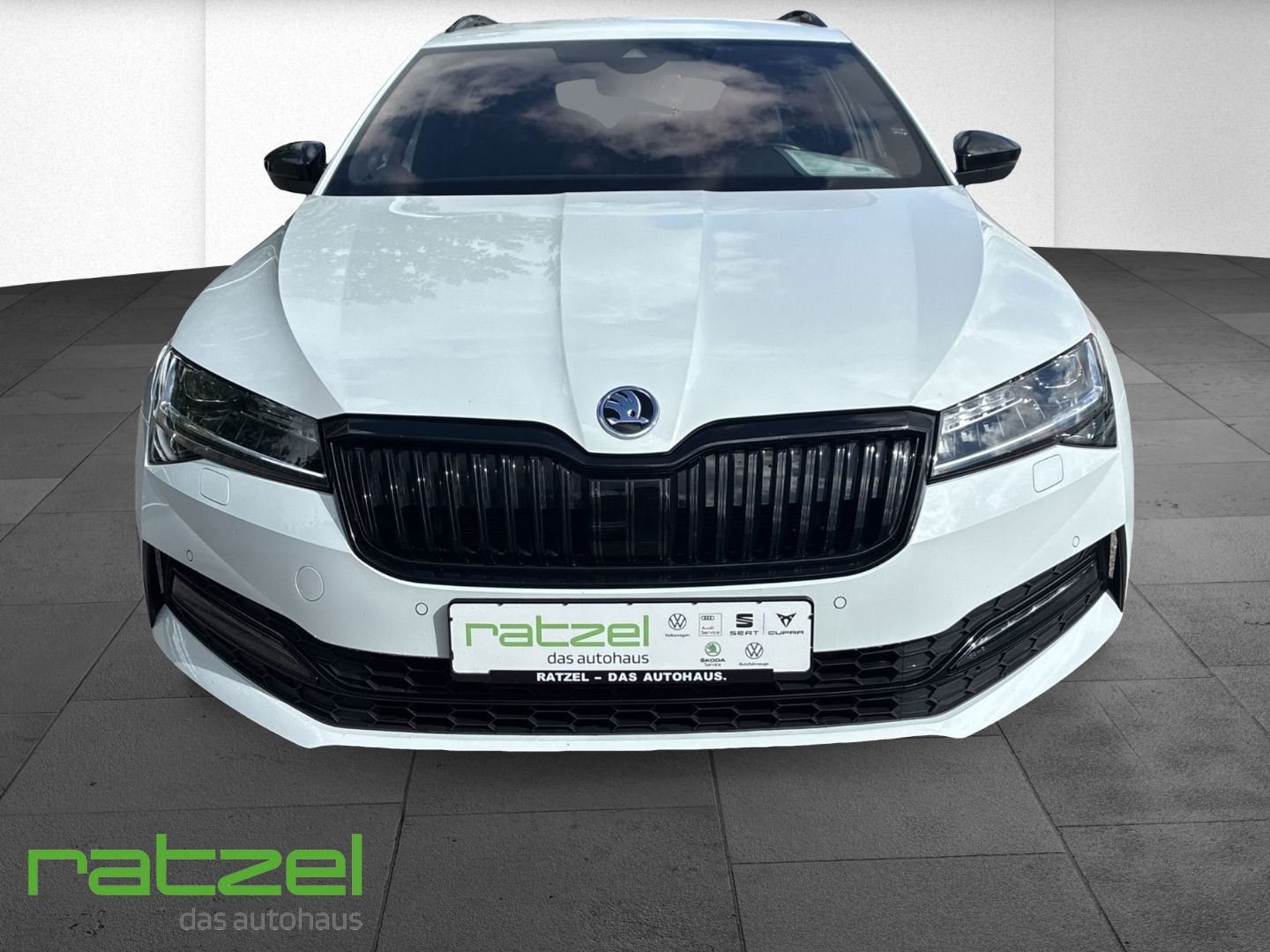 Fahrzeugabbildung SKODA Superb Sportline Combi 2.0 TDI AHK Navi Leder
