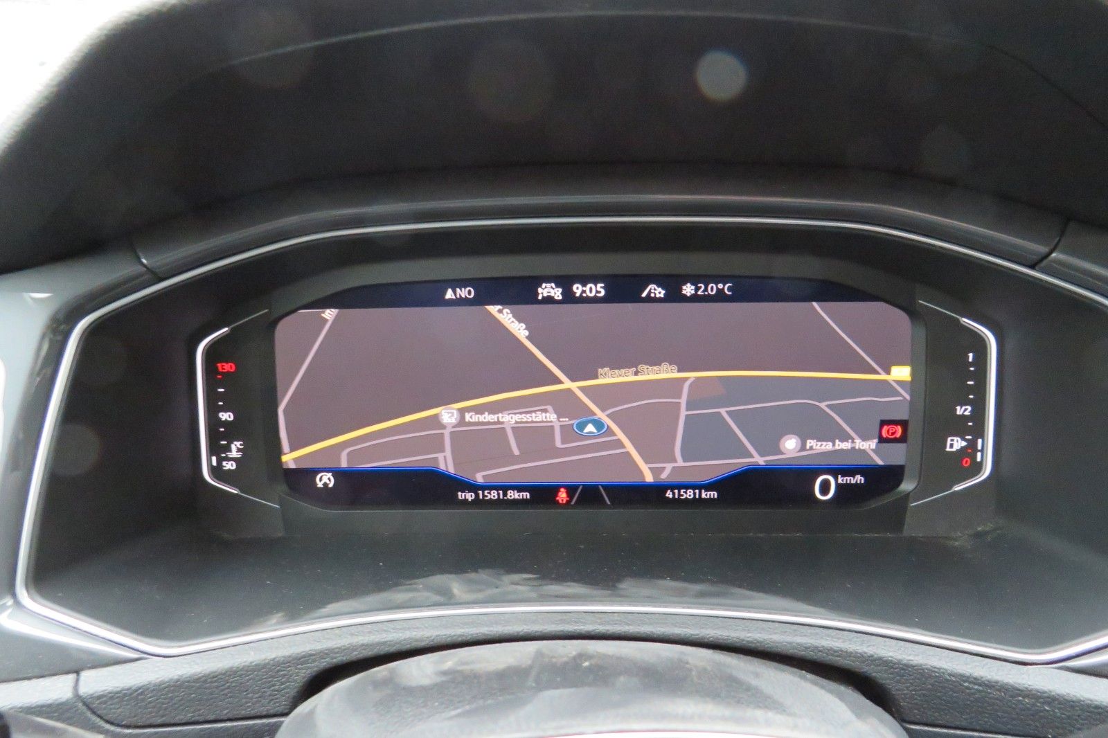 Fahrzeugabbildung Volkswagen T-Roc Sport R-LINE PANO 18`LED NAVI APP 1.HD