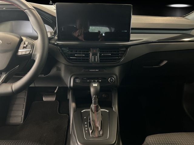 Fahrzeugabbildung Ford Focus Turnier ST Navi LED Dyn. Kurvenlicht ACC A