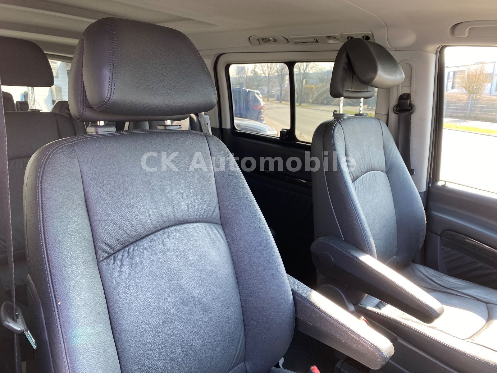 Fahrzeugabbildung Mercedes-Benz Viano 3.0 CDI lang Activity/6 Sitze/Leder/AHK