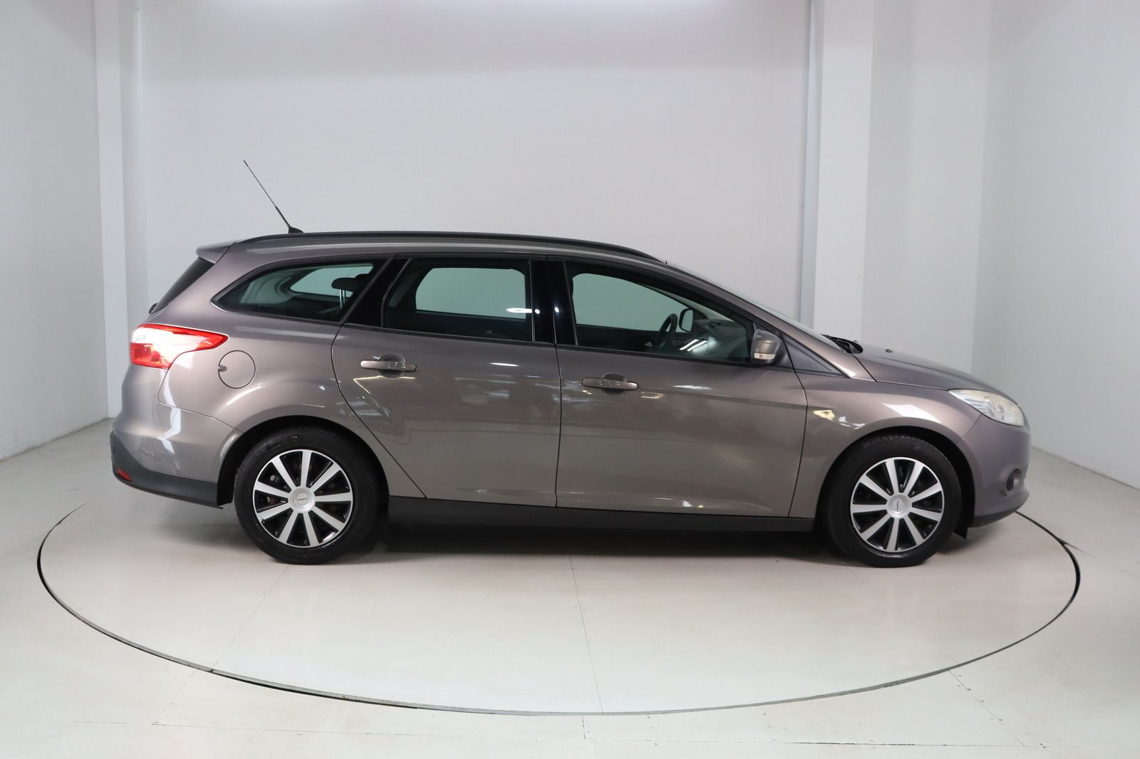 Fahrzeugabbildung Ford Focus 1.6 EcoBoost Turnier * 1. Hand * Anhängerk