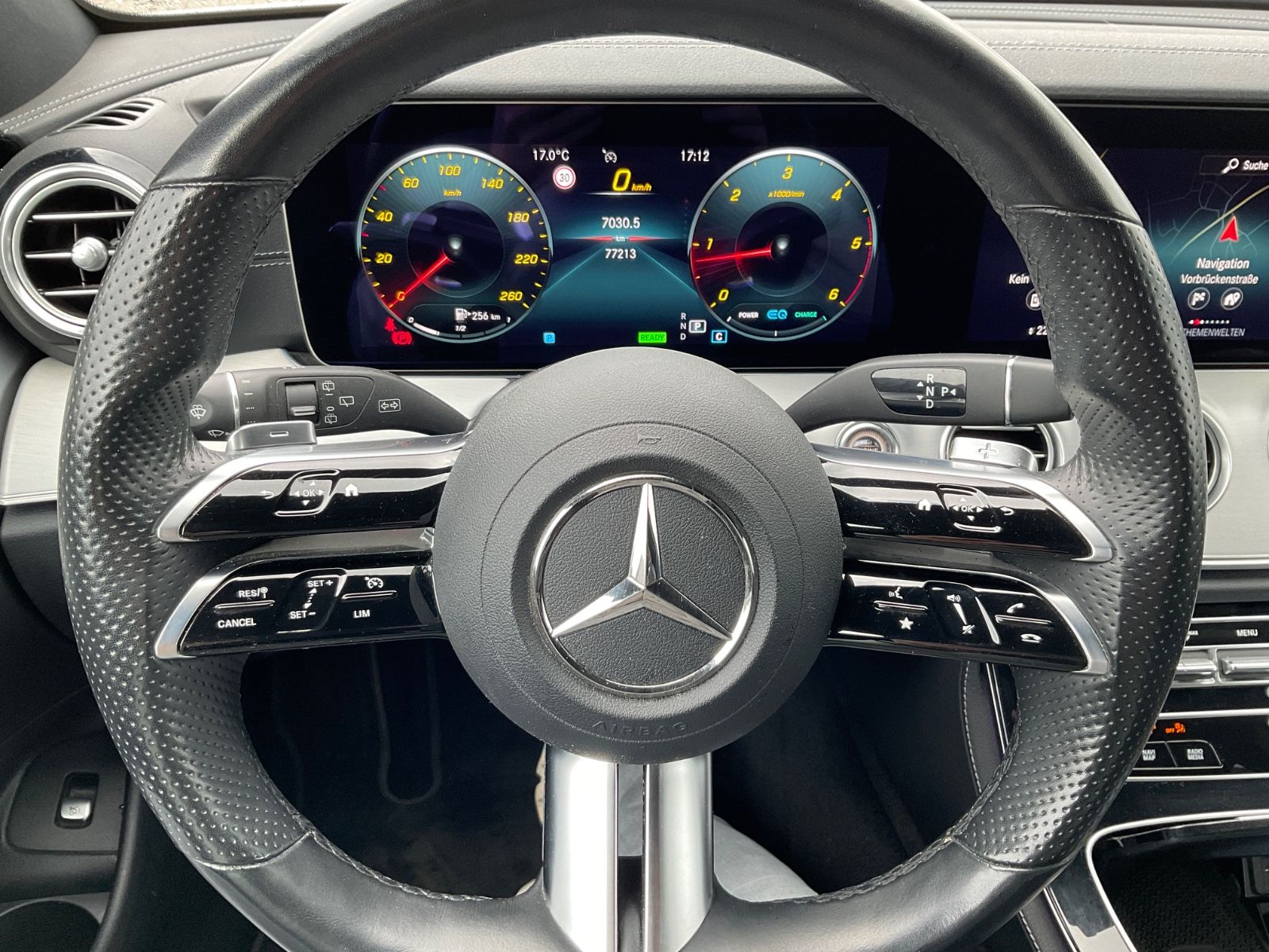 Fahrzeugabbildung Mercedes-Benz E 220 d T 4M,AMG, Memory,Kamera,AHK,Burmester