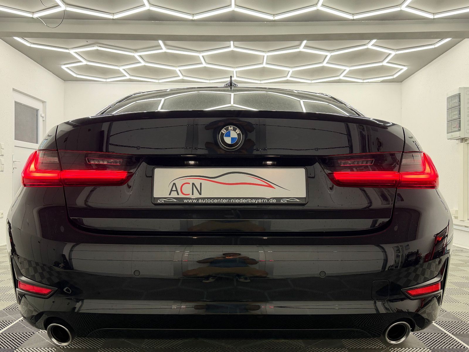 Fahrzeugabbildung BMW 320 d Lim. Sport Line/LED/LIVE COCKPIT/H&K/HuD