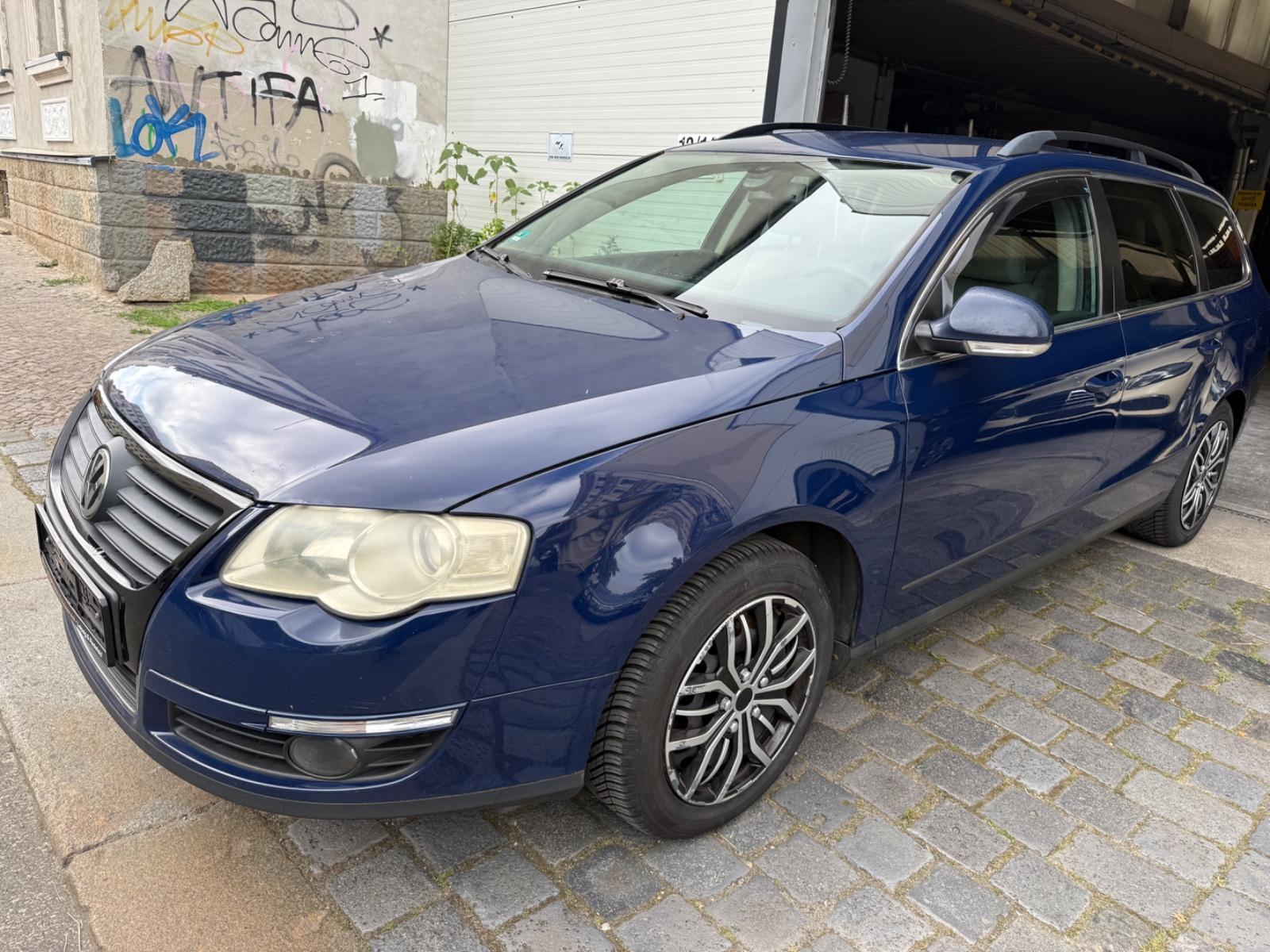 Volkswagen Passat 2006 — rear view
