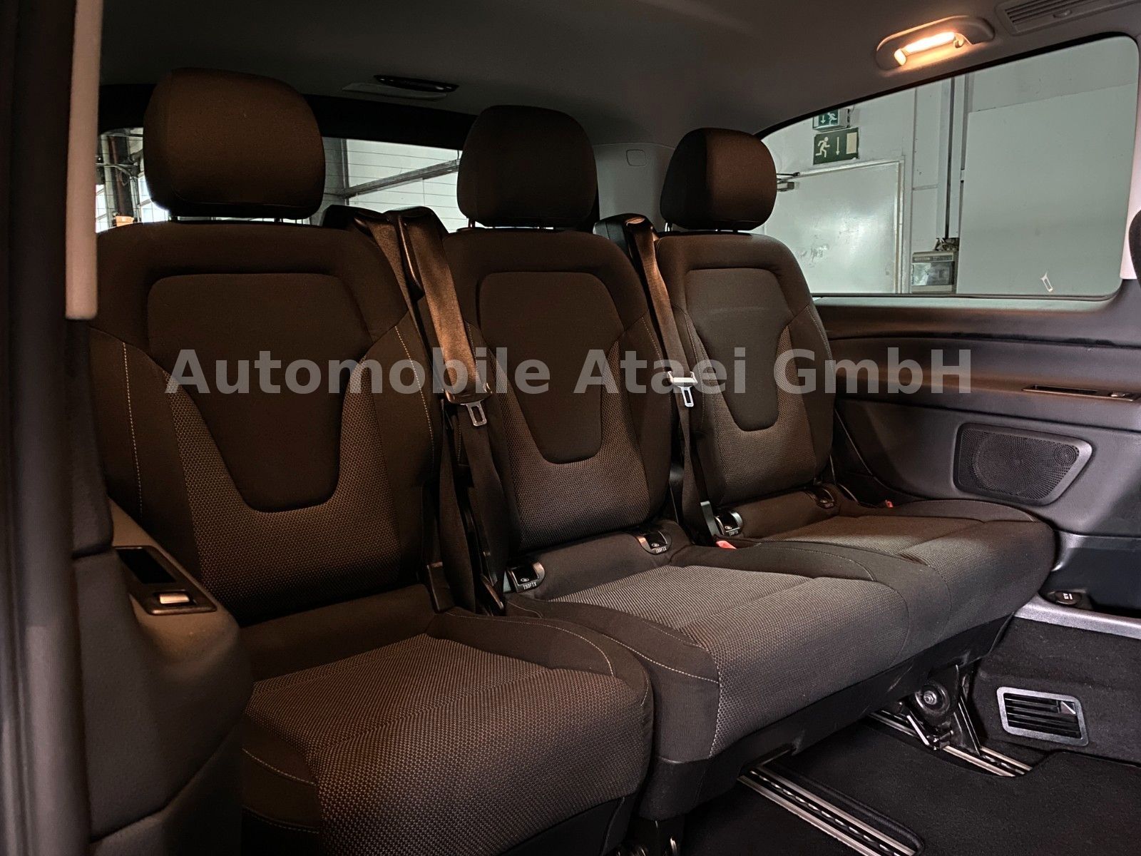 Fahrzeugabbildung Mercedes-Benz V 220 d lang Edition Sport-Paket KAMERA (4459)