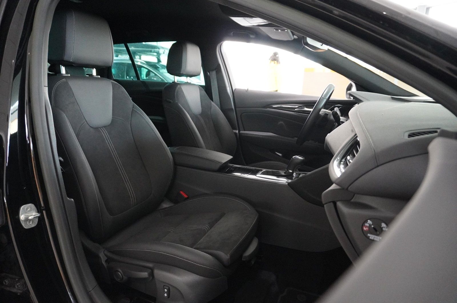 Fahrzeugabbildung Opel Insignia B ST 2.0D ULTIMATE NAVI/LED/OPC/VIRTU.