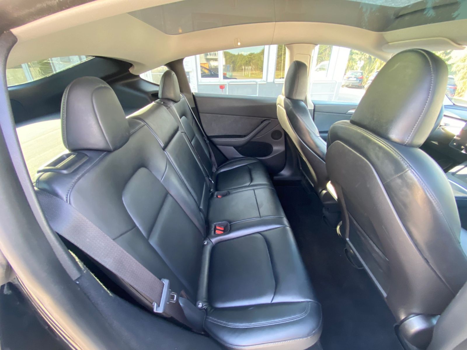 Tesla Model Y Performance Dual Motor AWD foto 14