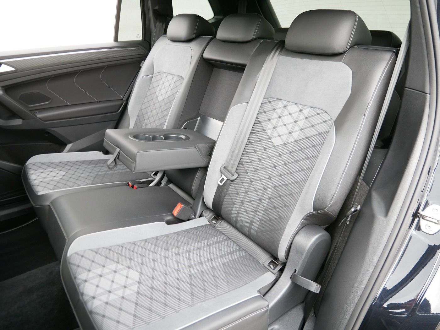 Fahrzeugabbildung Volkswagen Tiguan Allspace 2.0 4x4 R-Line NEU75T 7-Sitze AH