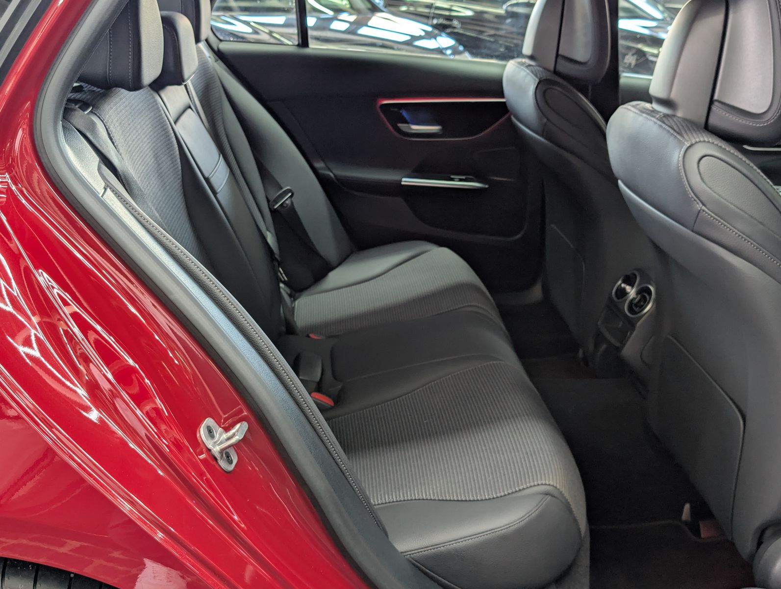 Fahrzeugabbildung Mercedes-Benz C 180 T AVANTGARDE MBUX AHK KAM VIRT AMBI WINTER