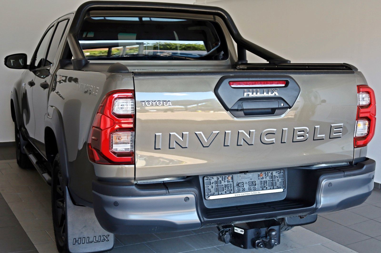 Fahrzeugabbildung Toyota Hilux 2.8 D-4D Invincible,ACC, AHK, Rollo +Bügel