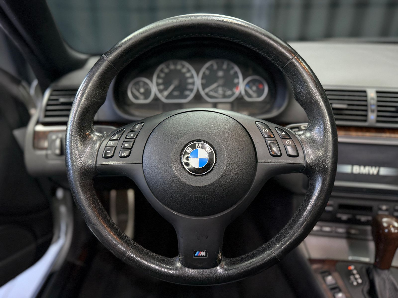 Fahrzeugabbildung BMW 330Ci|M-PAKET 2|HIFI|PDC|NAVI|LCI