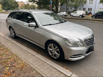 Mercedes E 220 - 2