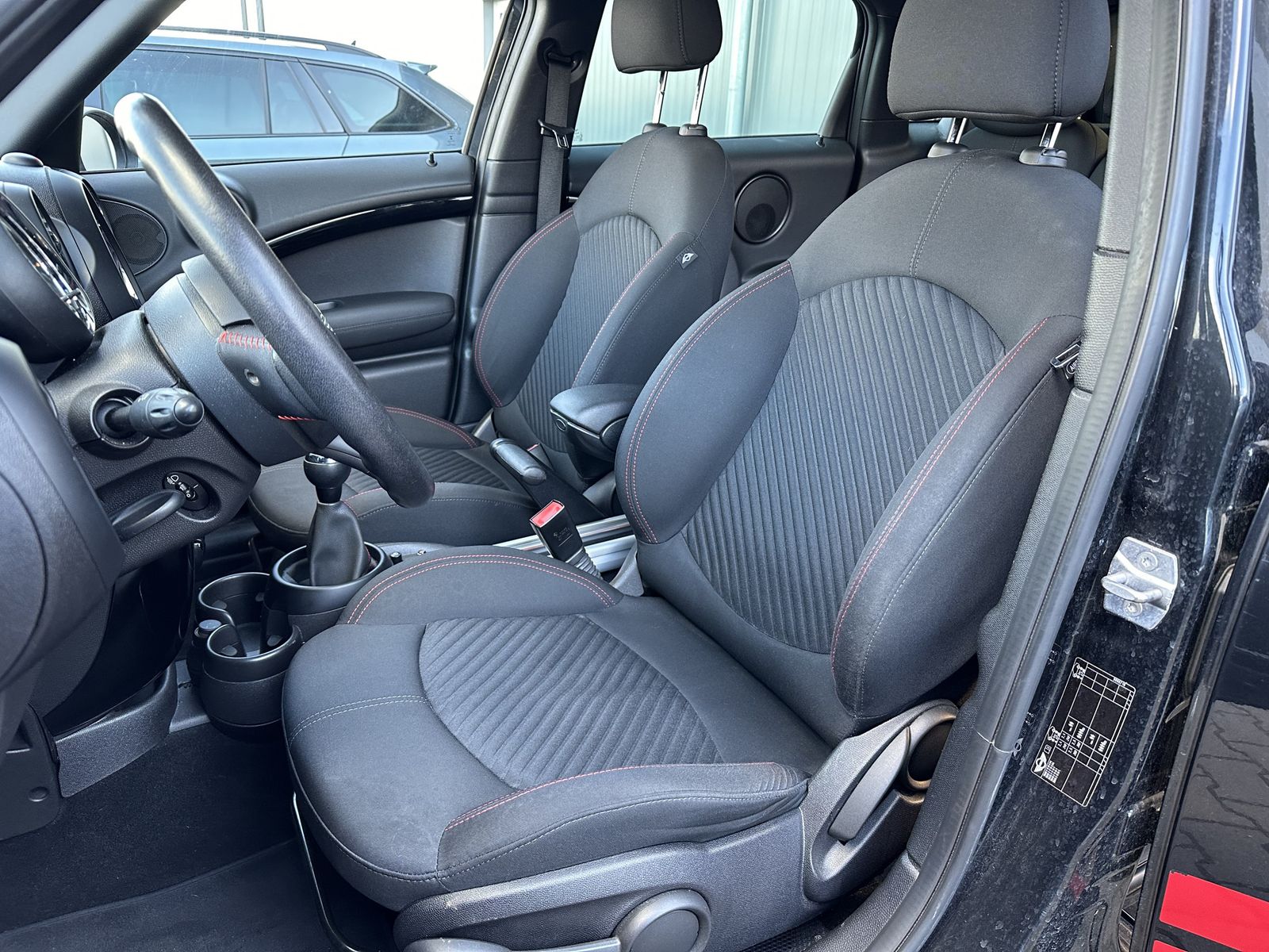 Fahrzeugabbildung MINI Cooper S Countryman JCW NAV+GLASDACH+BLUETOOTH
