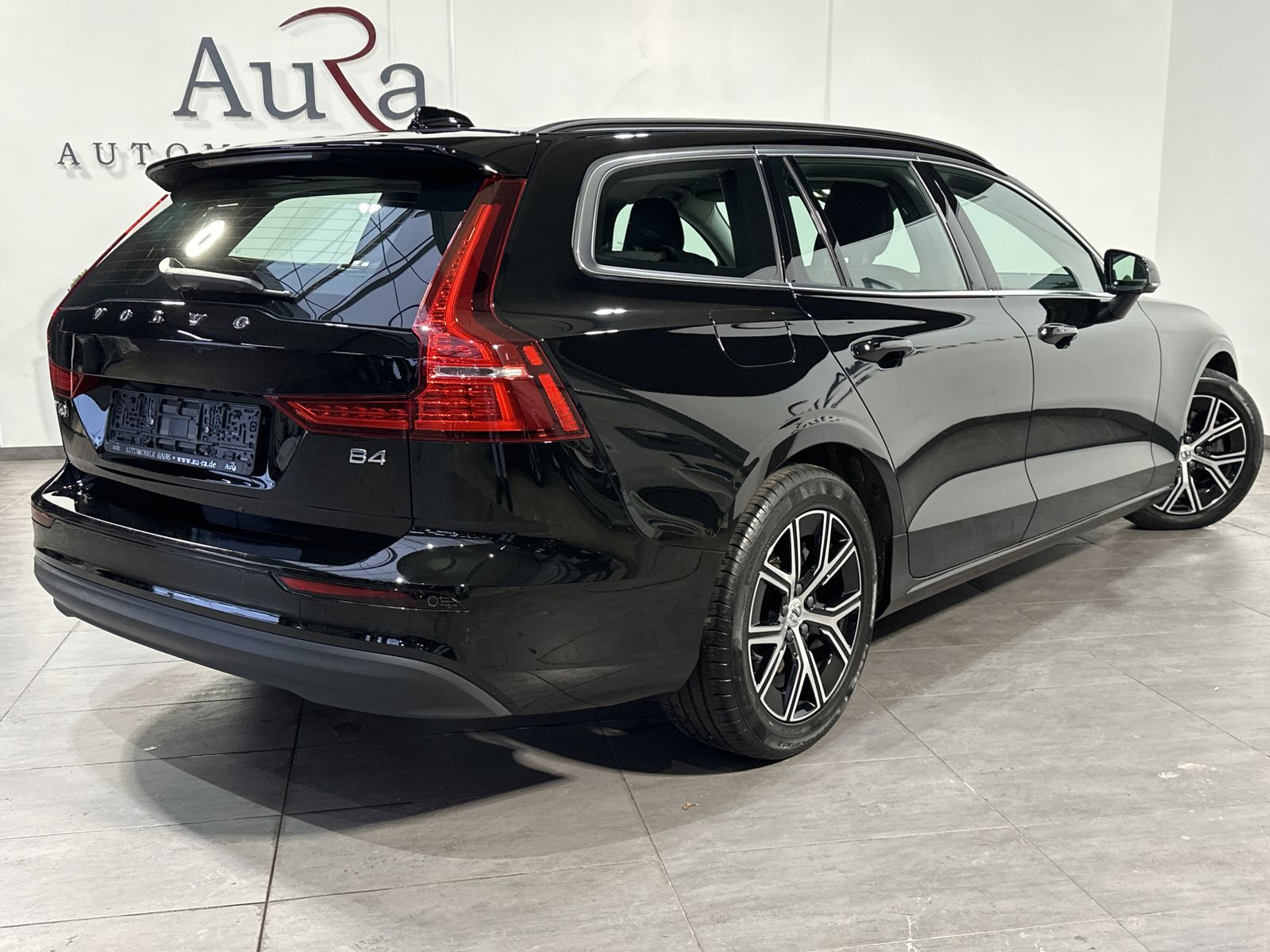 Fahrzeugabbildung Volvo V60 B4 D Core NAV+LED+KAM+AHK+VCOCKPIT+17ZO+1HD
