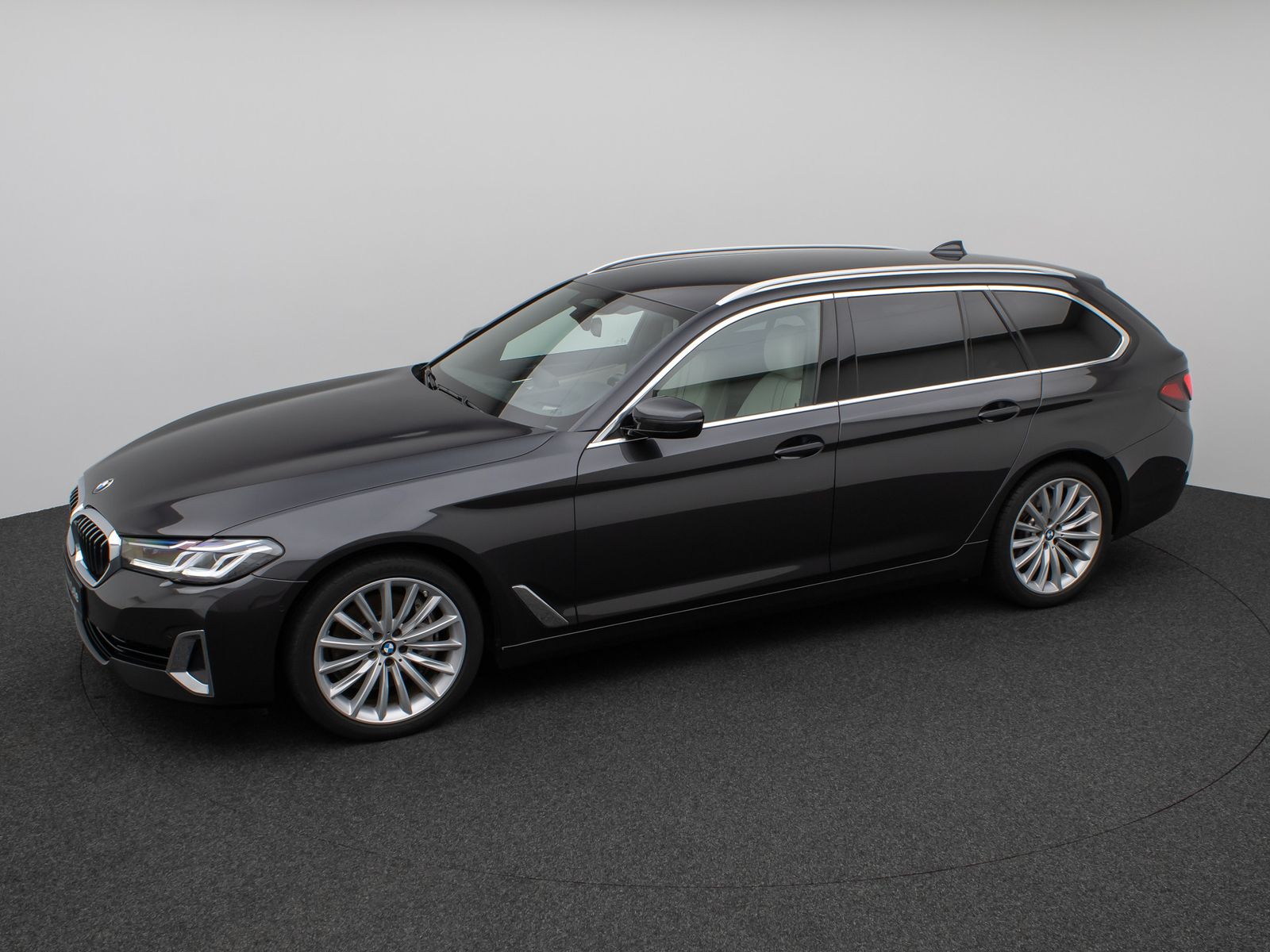 Fahrzeugabbildung BMW 530d LuxuryLine Laser HUD DAB HiFi DisKey 19Zoll