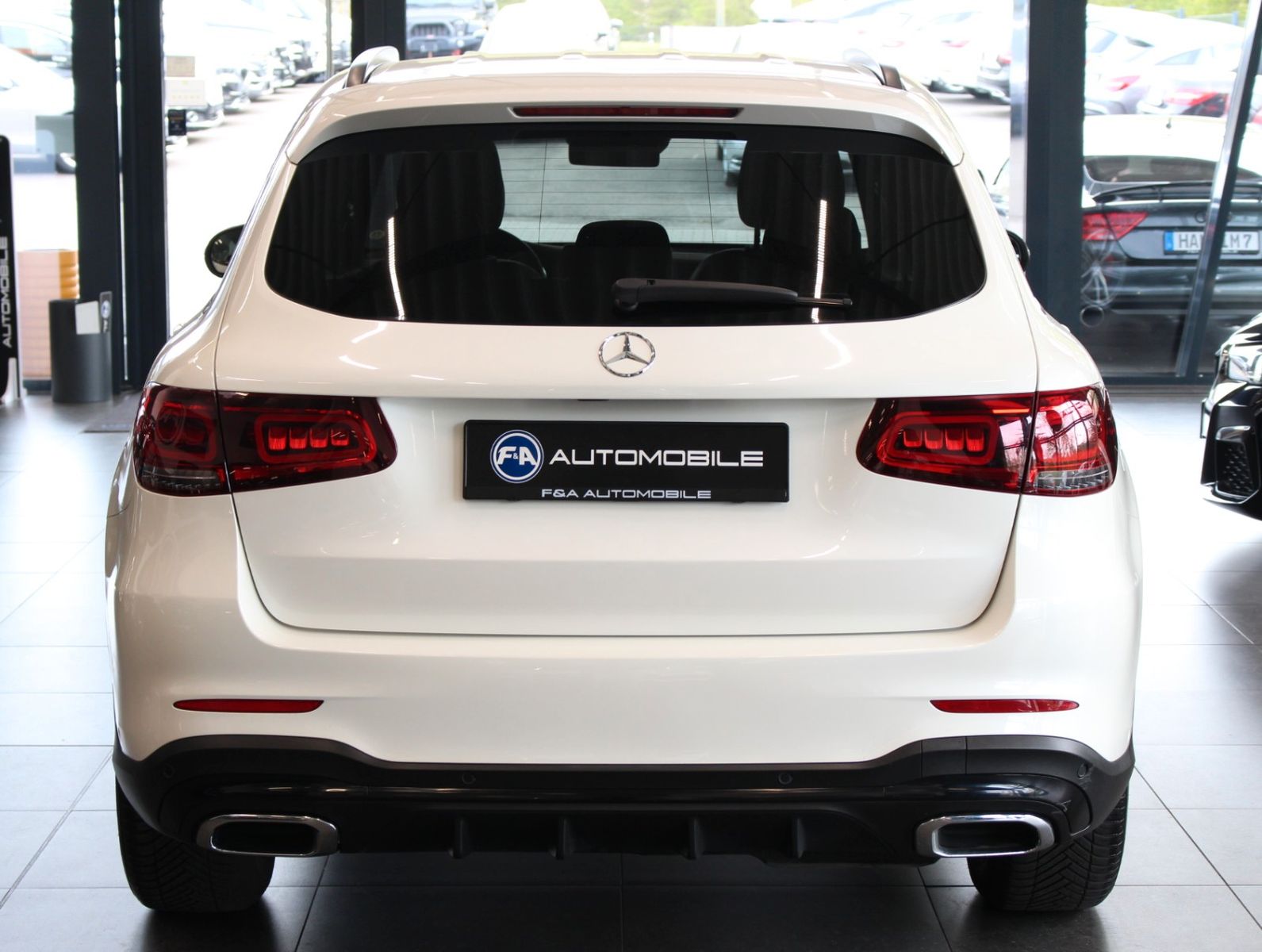 Fahrzeugabbildung Mercedes-Benz GLC 220d 4Matic AMG Line Standhzg.*Distronic*360