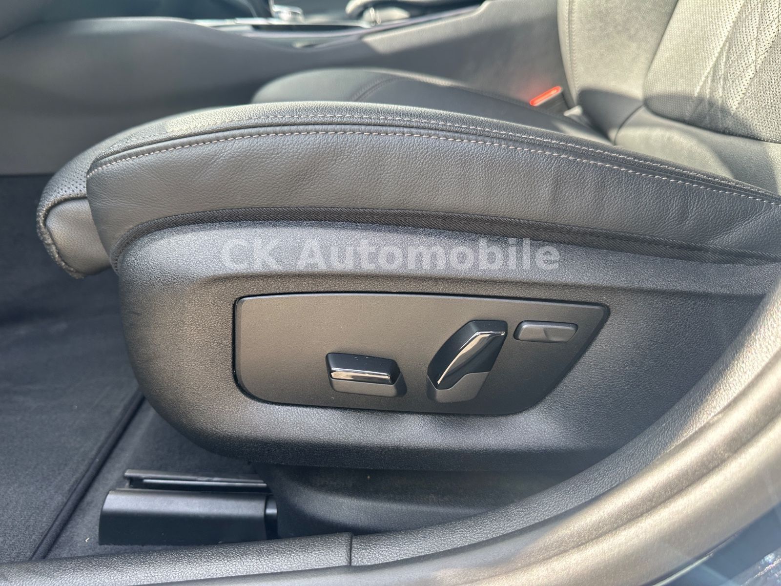 Fahrzeugabbildung BMW 520d Touring/Navi/Laser/Head-Up/Leder/360°/AHK