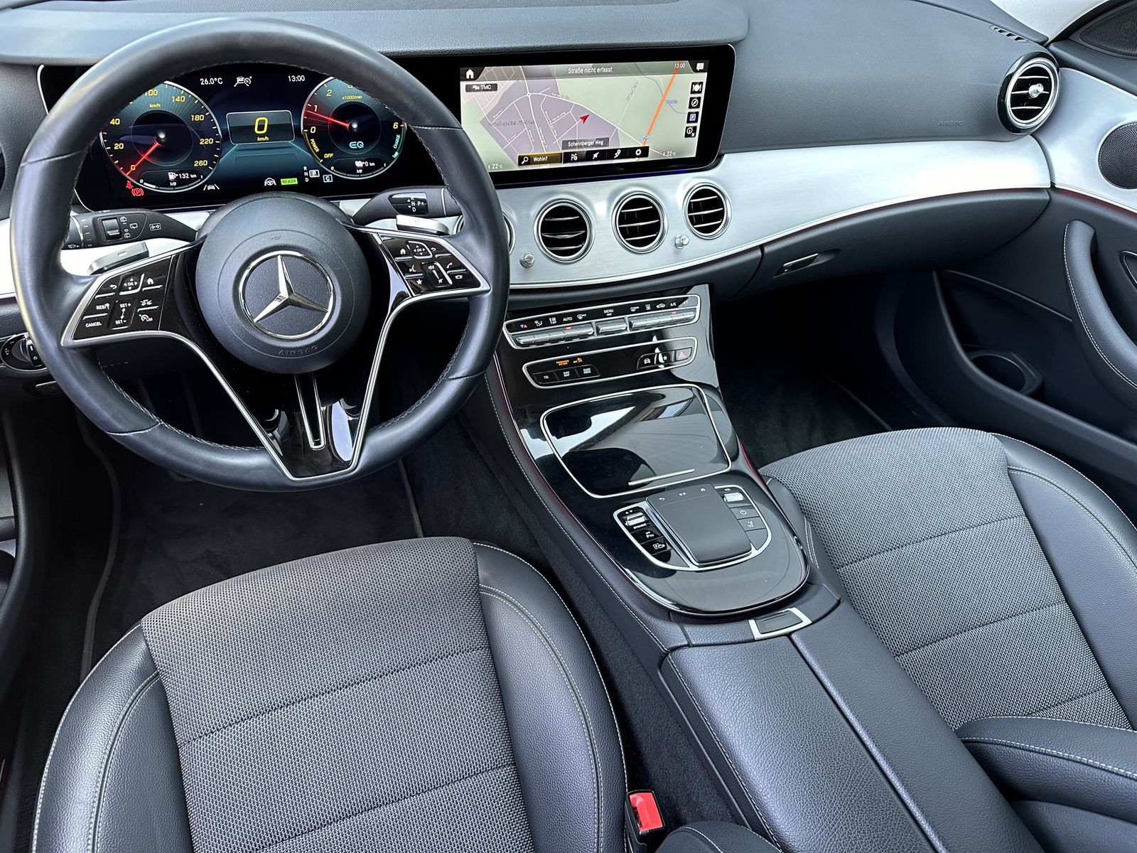 Fahrzeugabbildung Mercedes-Benz E 300de T Avantgarde NAV+LED+WIDESCREEN+360°+ACC