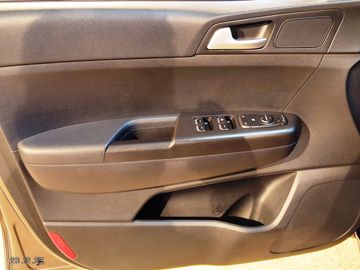 Kia Sportage 2WD AHK-Klima-SHZG-Allwetter-2 Vorbesit