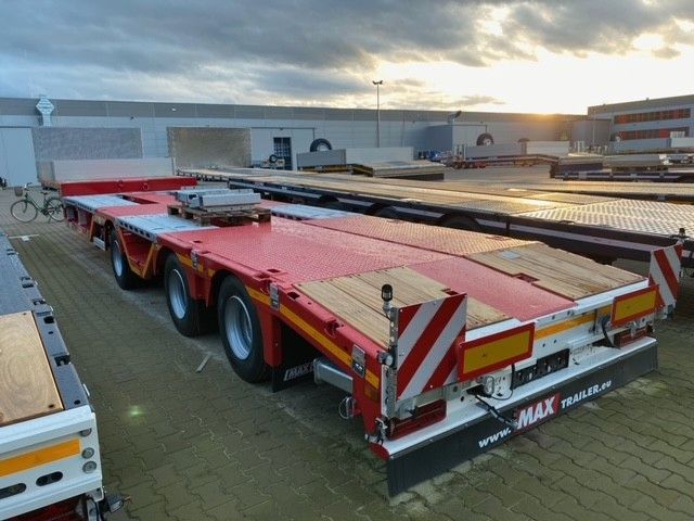 Faymonville MAX Trailer 3 Achsen, Radmulden, ausziehbar