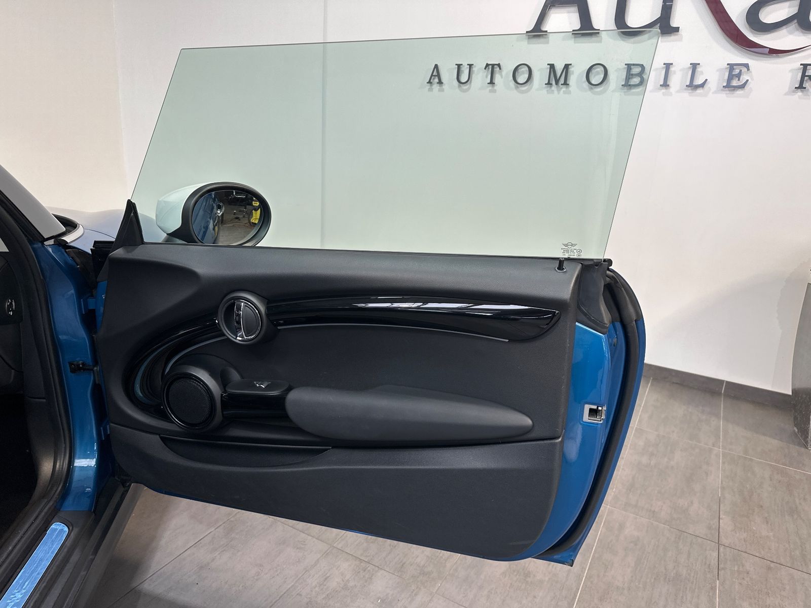 Fahrzeugabbildung MINI Cooper SE Classic Trim NAV+LED+SHZ+KEYLESS