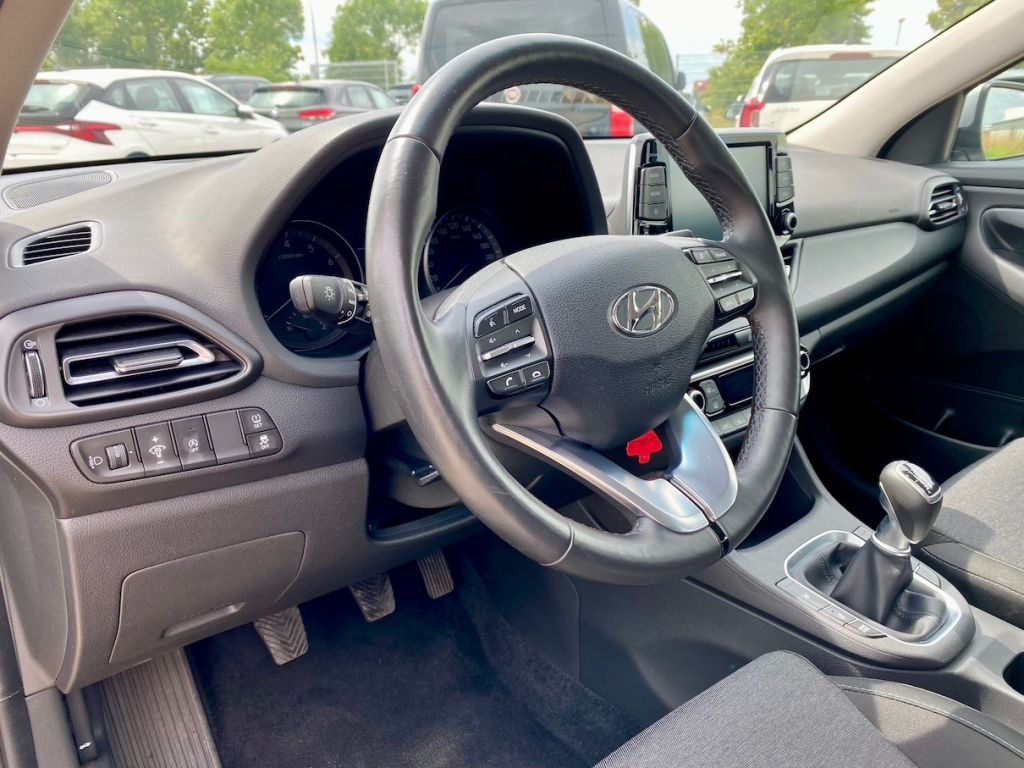 Fahrzeugabbildung Hyundai i30 1.0 AAC SHZ KAMERA ALU ALLWETTER CARPLAY