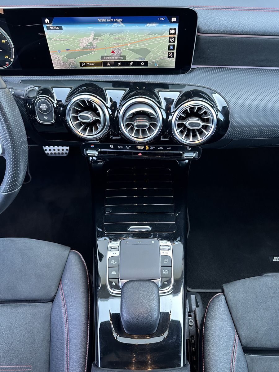 Fahrzeugabbildung Mercedes-Benz CLA 220 Shooting Brake d AMG-Line NAV+LED+KAM+PP