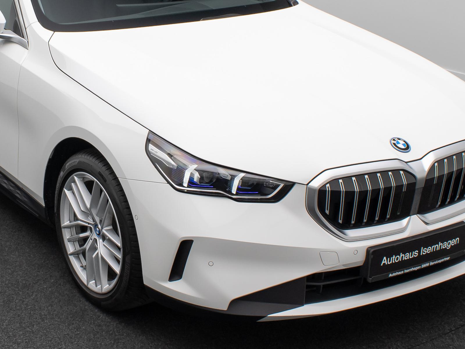 BMW 530e Kamera DAB Alarm DigitKey Widscreen 19Zoll