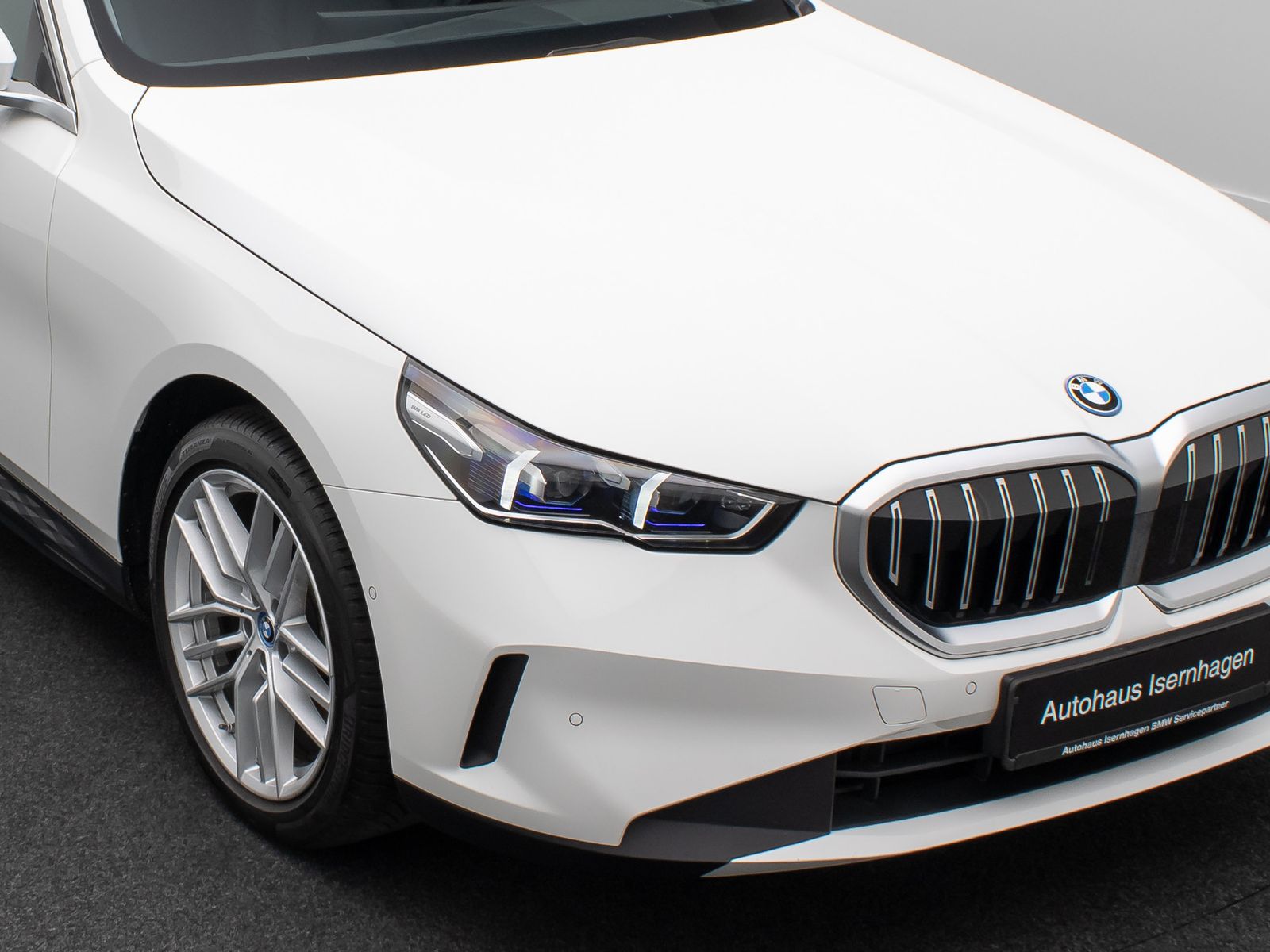 Fahrzeugabbildung BMW 530e Kamera DAB Alarm DigitKey Widscreen 19Zoll