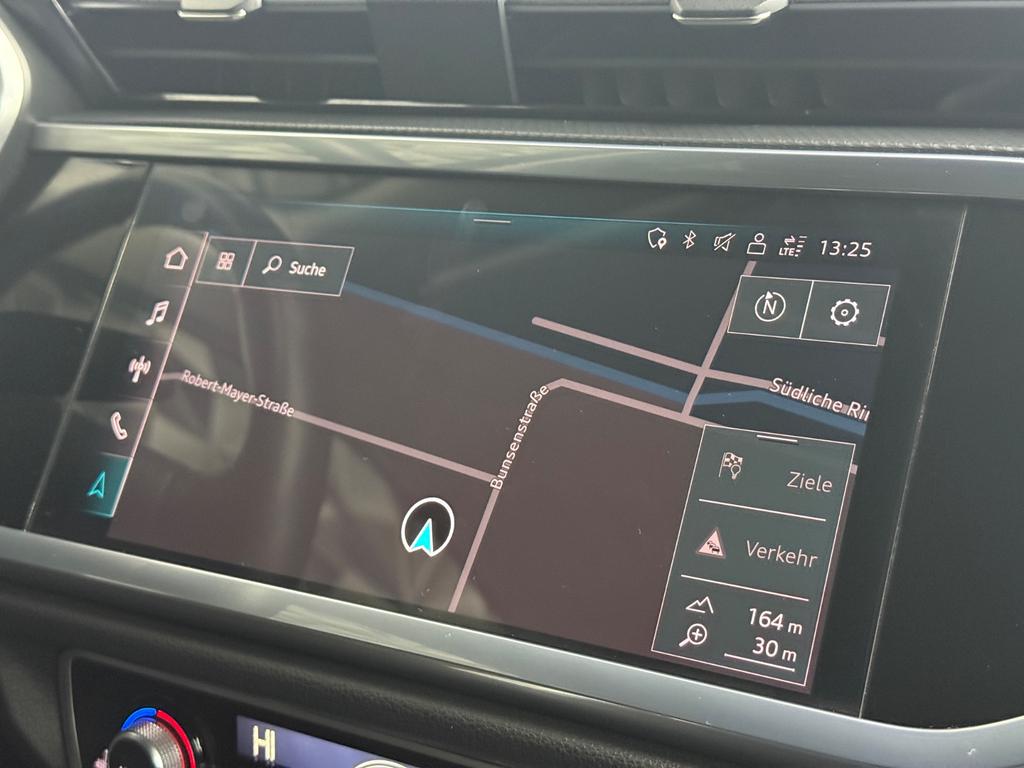 Audi Q3 40 TDI quattro S line, Foto 32 von 50