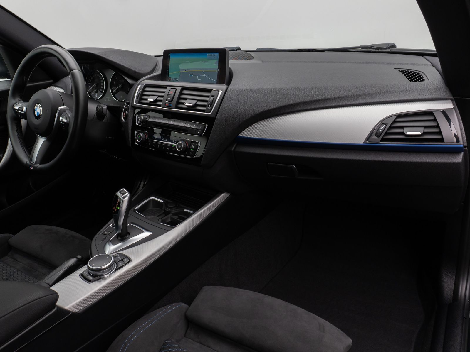 Fahrzeugabbildung BMW 228i Coupé M Sport NaviPro DAB HiFi Xenon PDC