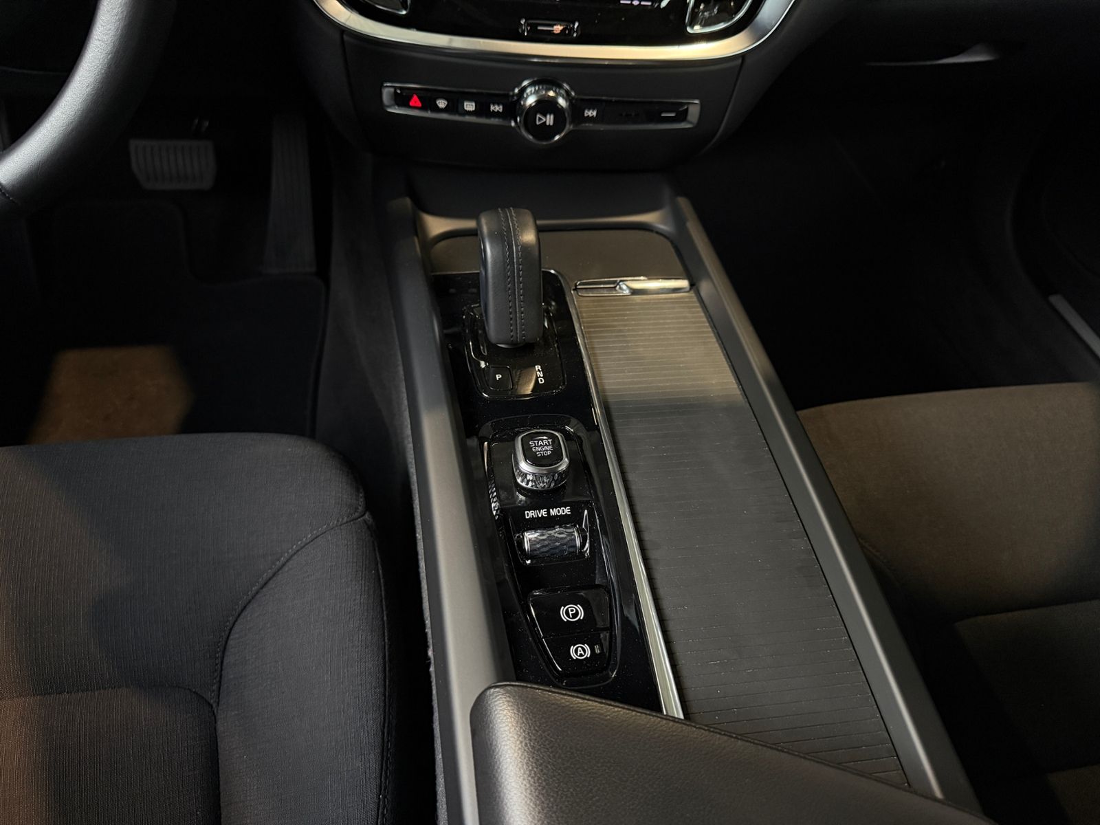 Fahrzeugabbildung Volvo V60 Kombi Momentum Pro ACC BLIS LED