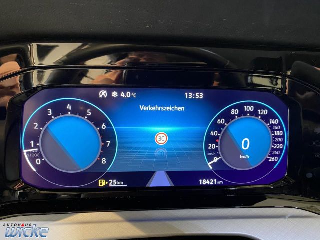 Golf VIII 1.5 TSI Life NAVI KLIMA PDC LED