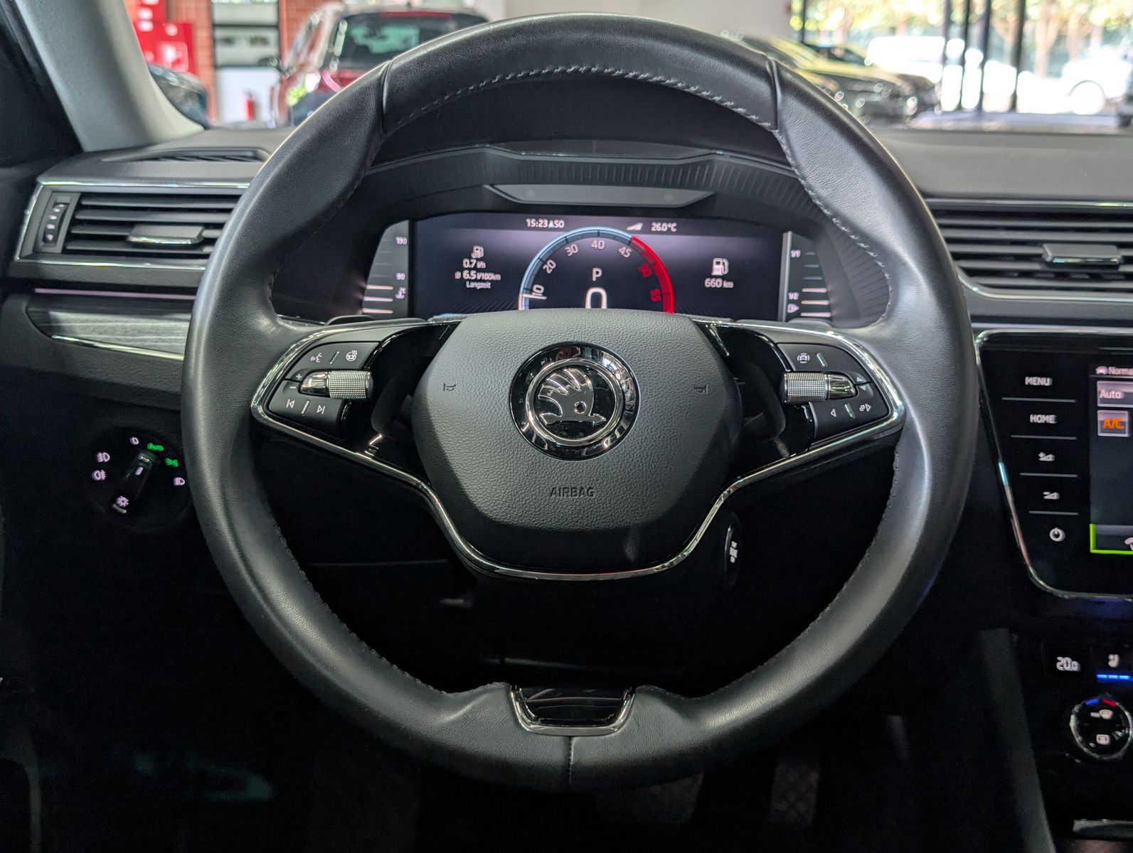 Fahrzeugabbildung SKODA Superb Premium 2.0 TDI PANO LEDER MASSAGE SOUND