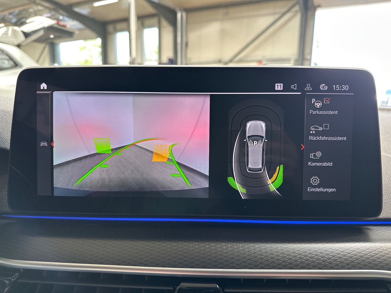 Fahrzeugabbildung BMW 520d Touring M-Sport NAV+LED+PANO+AHK+STHZG