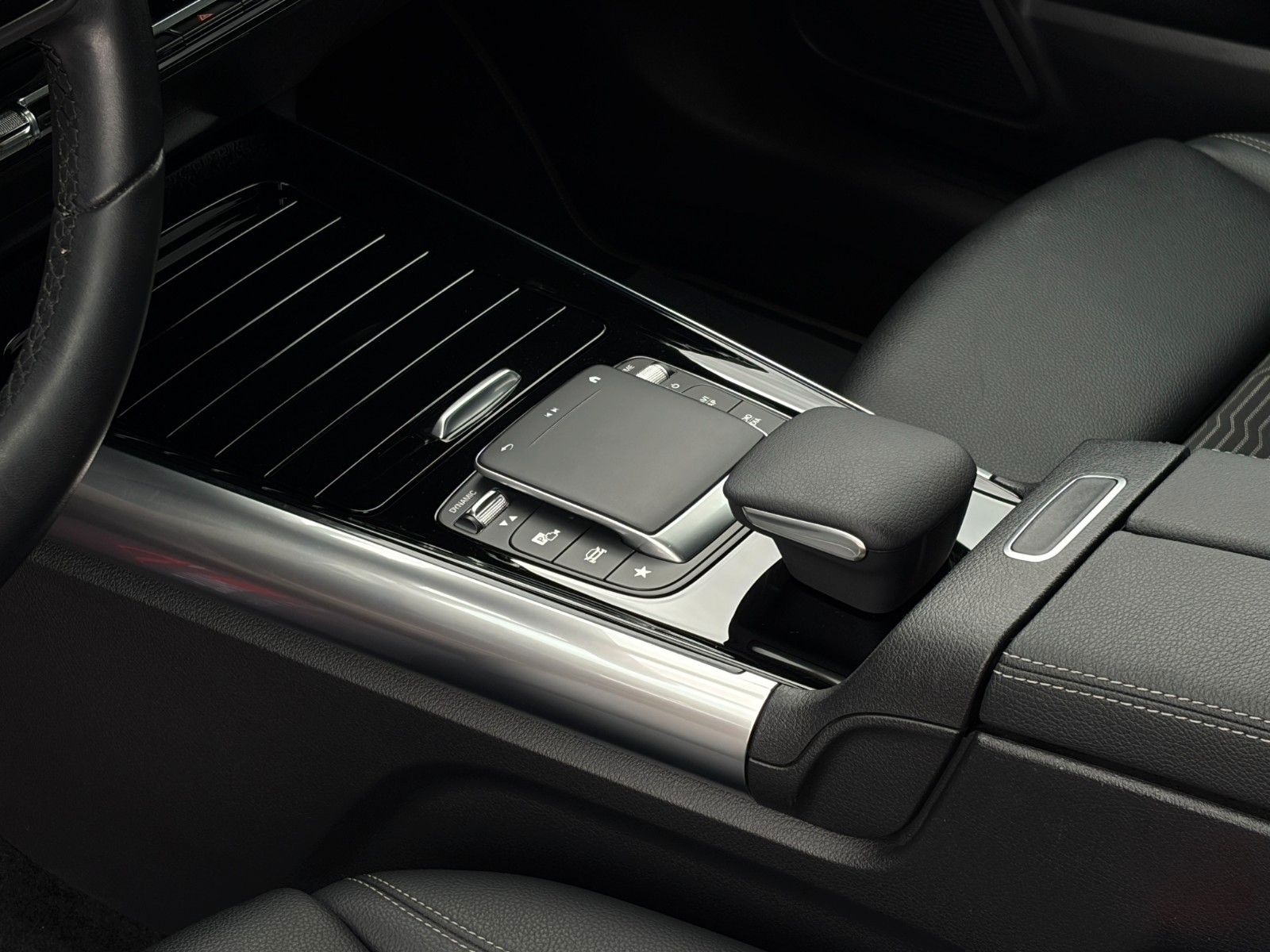 Fahrzeugabbildung Mercedes-Benz GLA 200 7G-DCT Progressive CarPlay Temp CAM AHK
