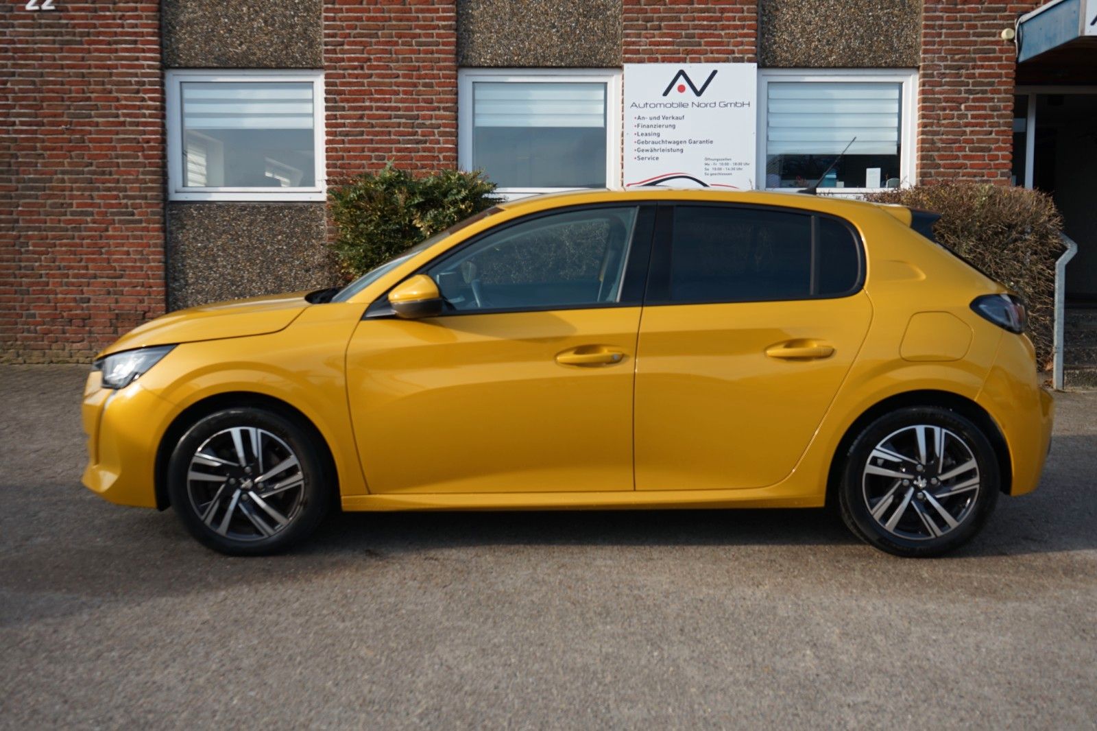 Fahrzeugabbildung Peugeot 208 Allure*Service Neu*1 Hand* HU AU Neu