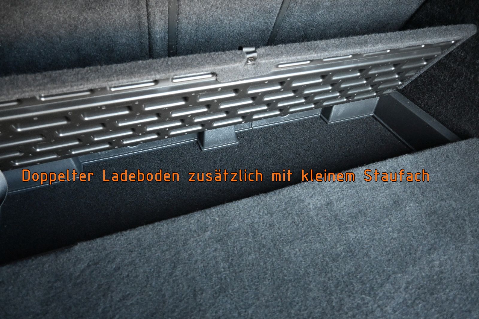 Fahrzeugabbildung Volkswagen Golf 1.6 TDI Variant MATCH °AHK°PANO°STANDHEIZ.°